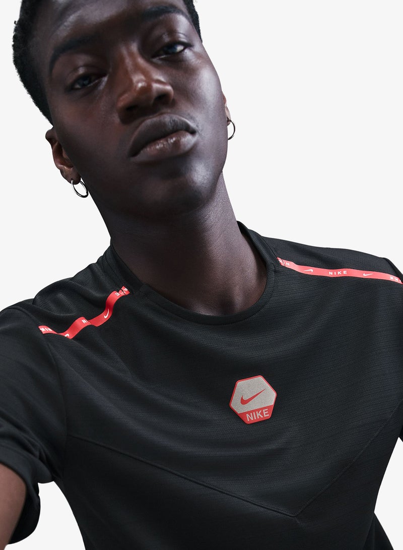 Nike Nsw Club Sports Run T-Shirt - Image 5